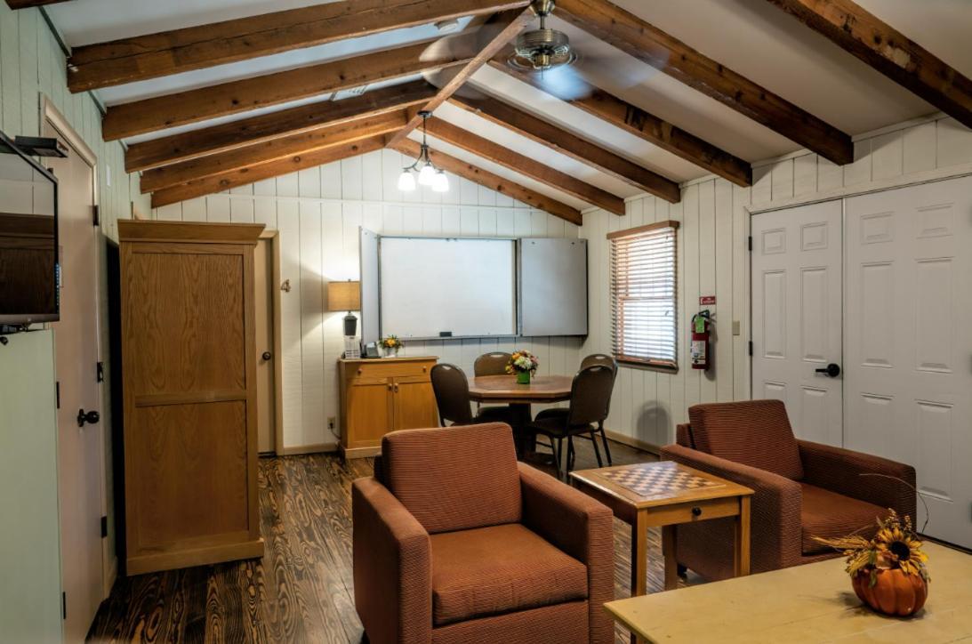 Postoak Lodge And Retreat Tulsa Esterno foto